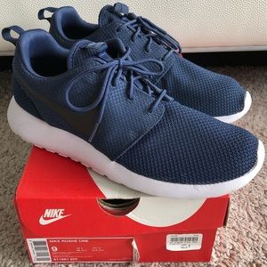 Nike Roshie One “Midnight Blue” Size 9